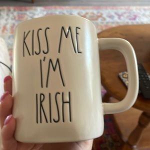 Rae Dunn KISS ME I’M IRISH Mug Green interior